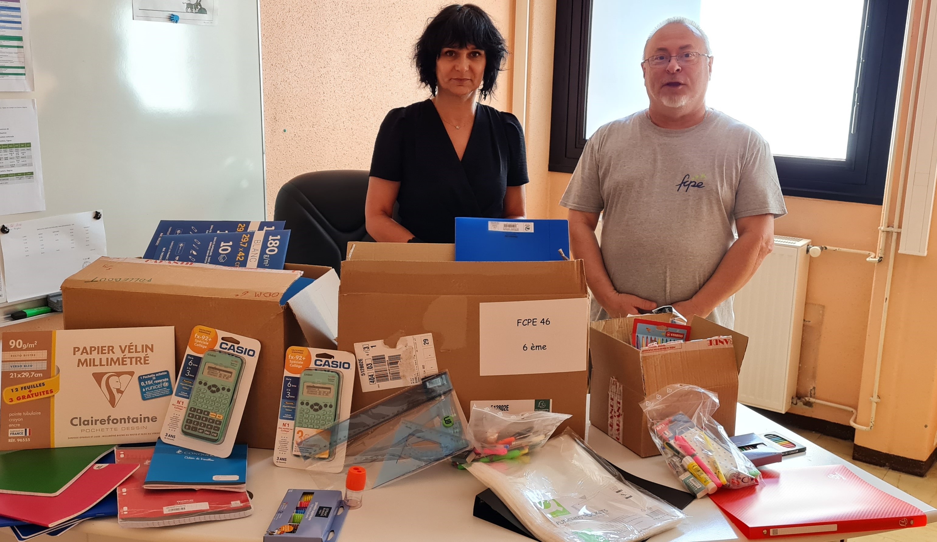 Mme Bronquart avec le Pdt du Conseil Local lors de la remise des BAF Solidaires